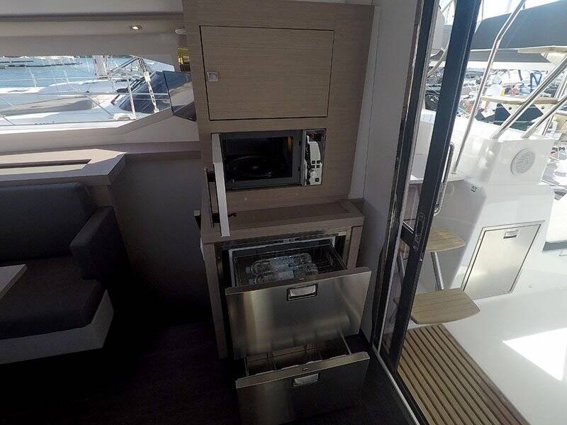 Fountaine Pajot Astrea 42