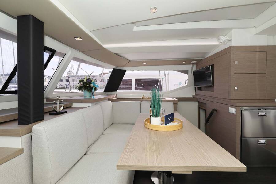 Fountaine Pajot Astrea 42