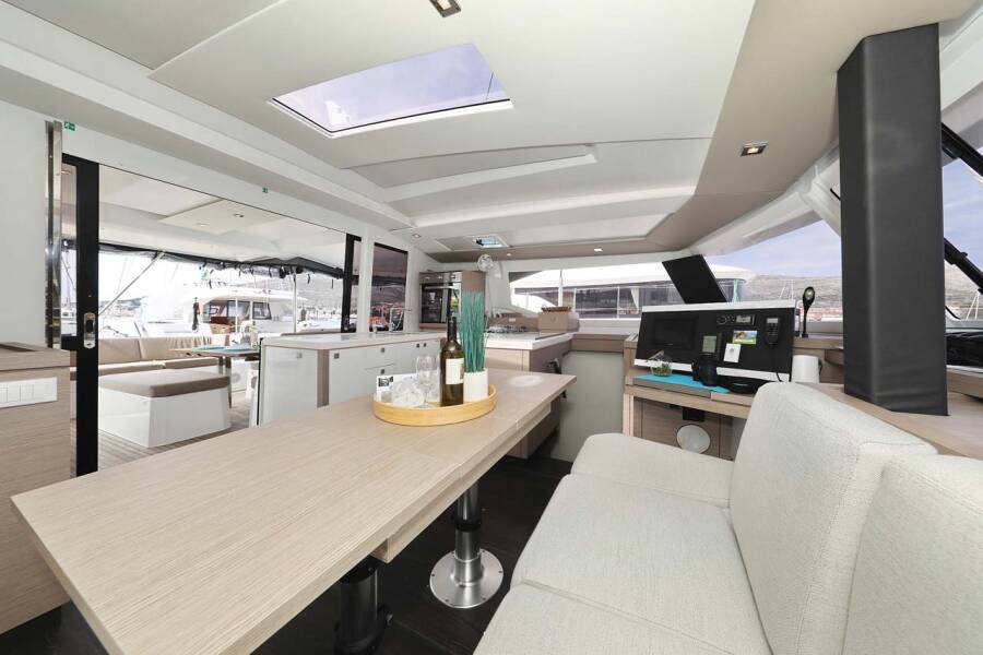 Fountaine Pajot Astrea 42