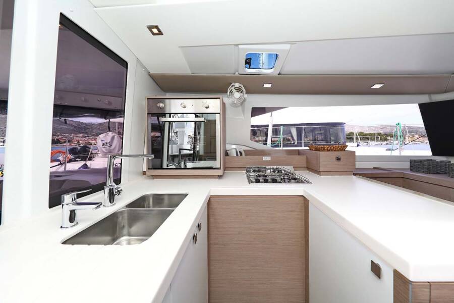 Fountaine Pajot Astrea 42