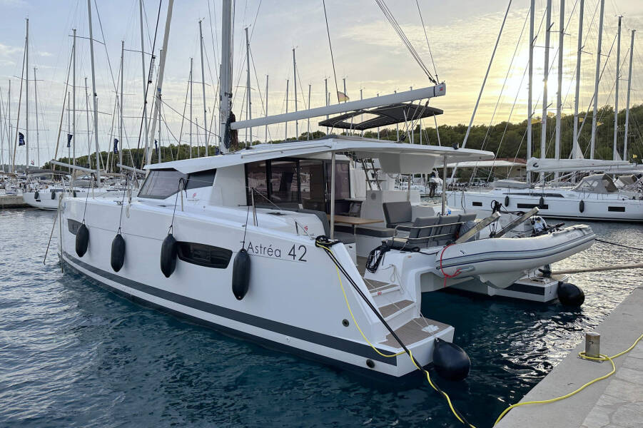 Fountaine Pajot Astrea 42