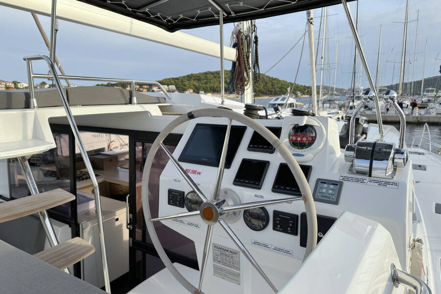 Fountaine Pajot Astrea 42