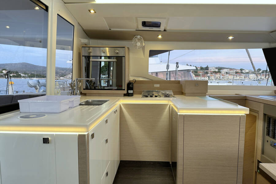 Fountaine Pajot Astrea 42