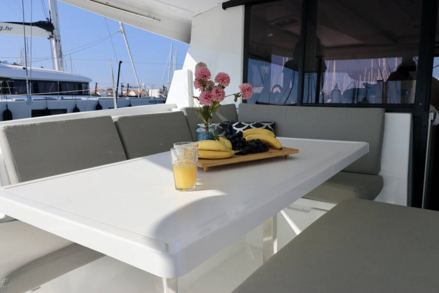 Fountaine Pajot Astrea 42