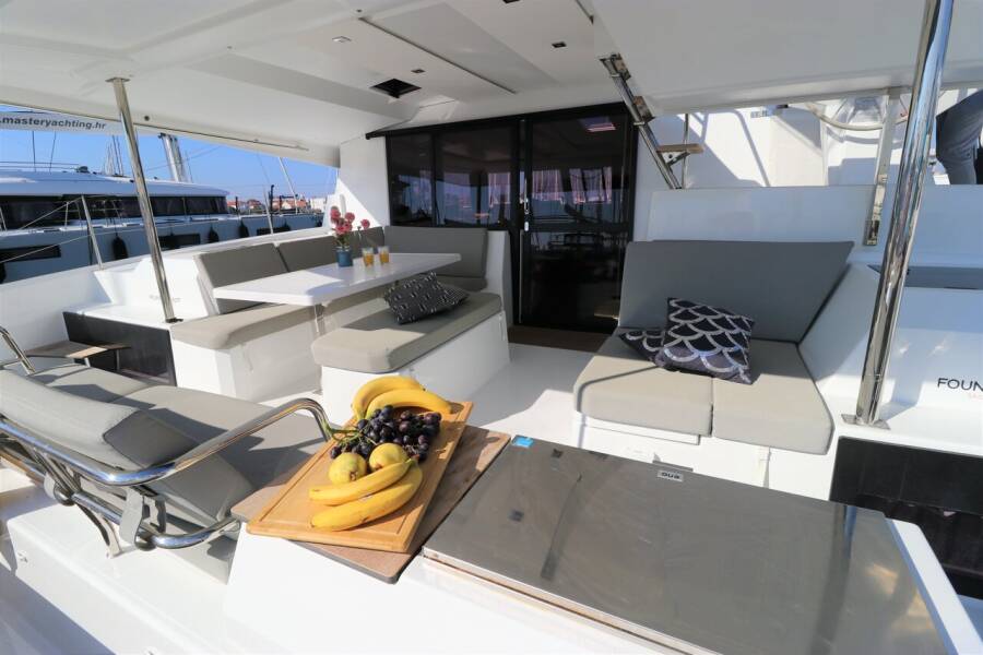 Fountaine Pajot Astrea 42