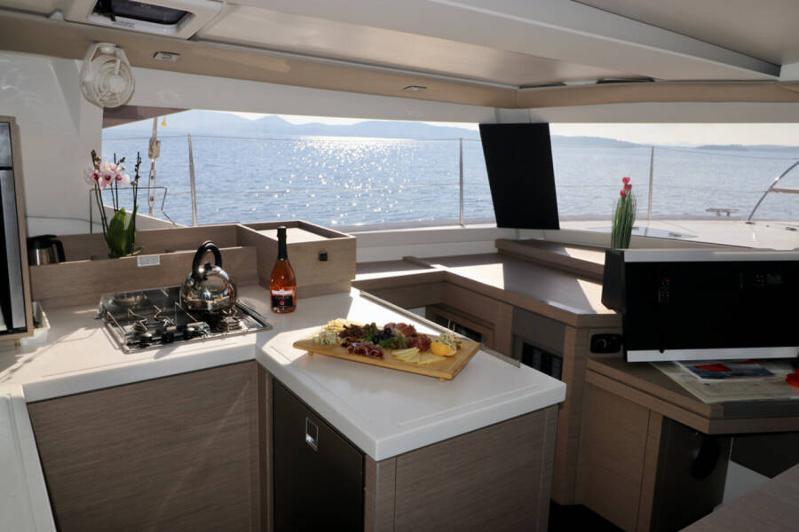 Fountaine Pajot Astrea 42