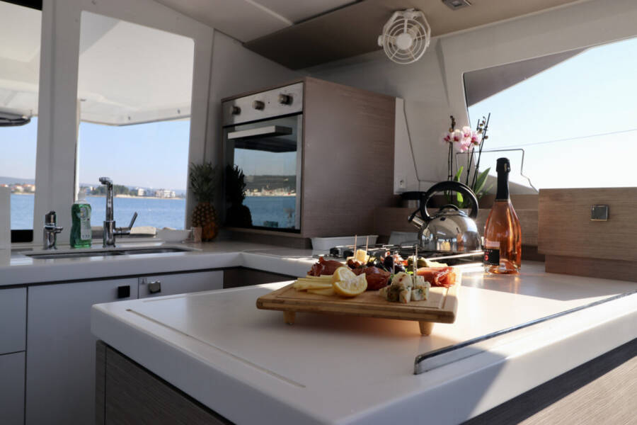 Fountaine Pajot Astrea 42