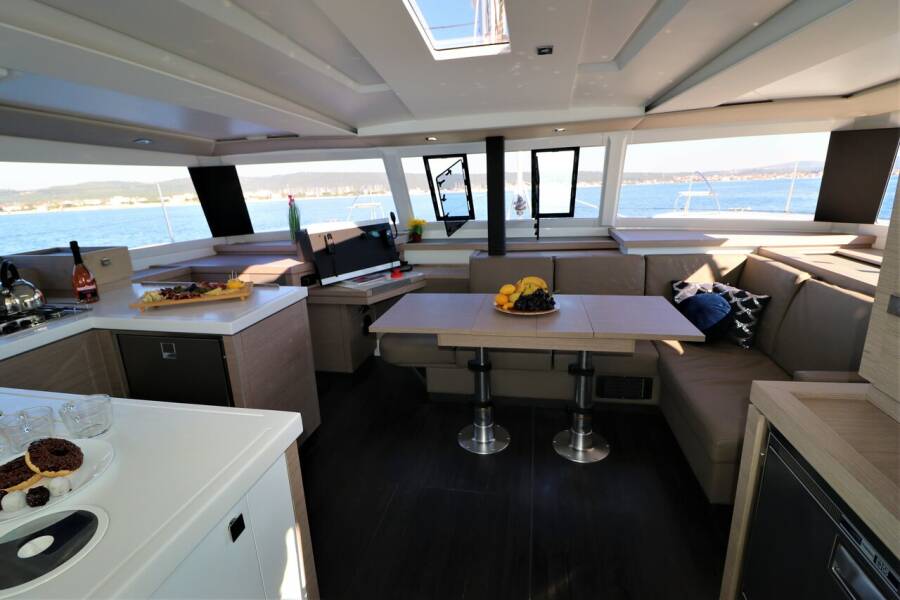 Fountaine Pajot Astrea 42