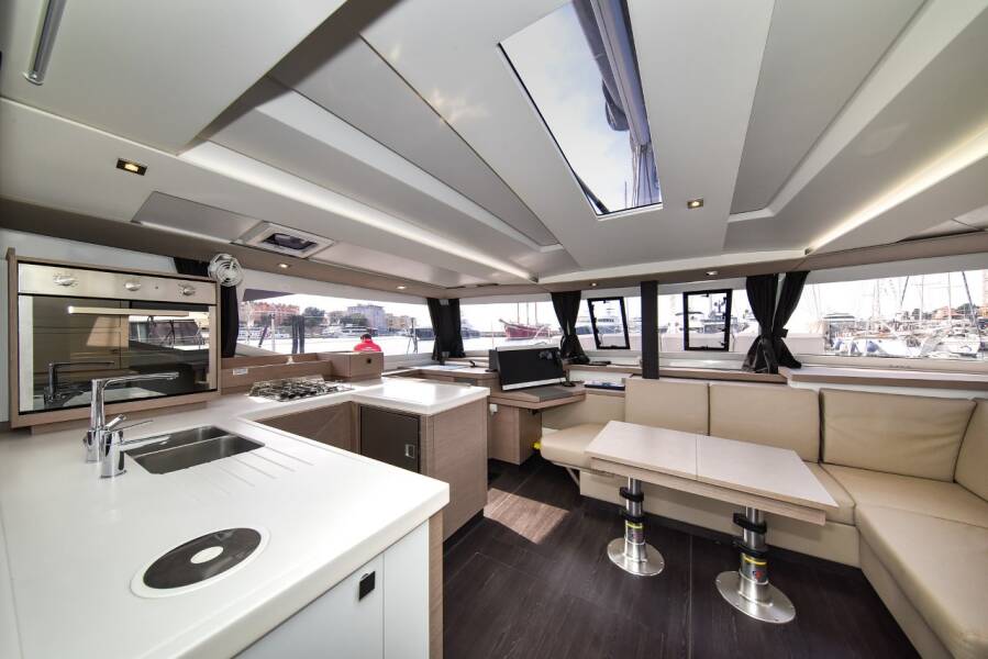 Fountaine Pajot Astrea 42