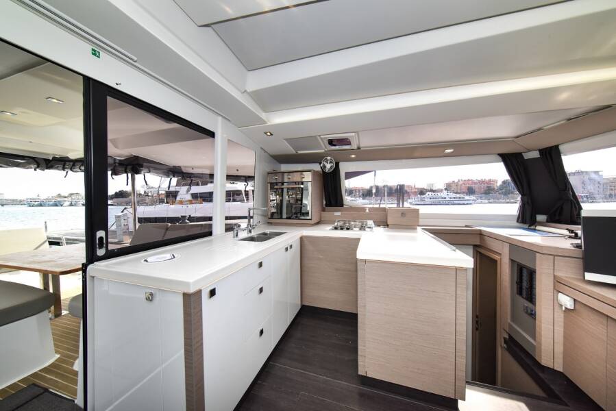 Fountaine Pajot Astrea 42