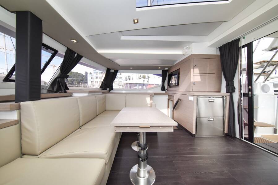 Fountaine Pajot Astrea 42