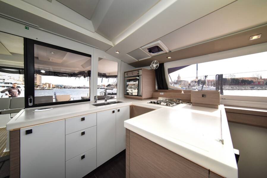 Fountaine Pajot Astrea 42