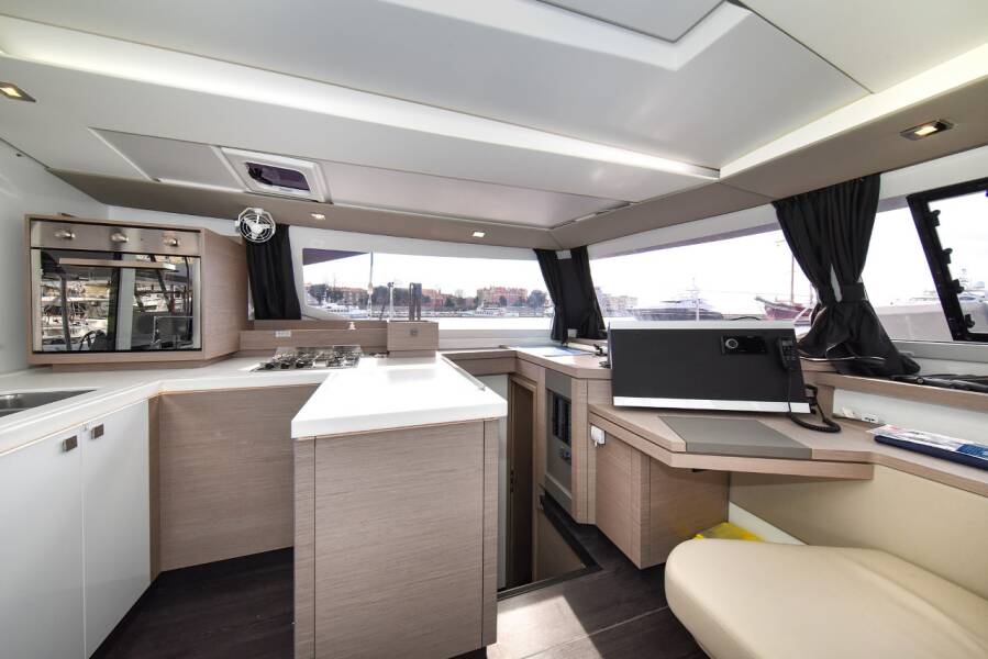 Fountaine Pajot Astrea 42