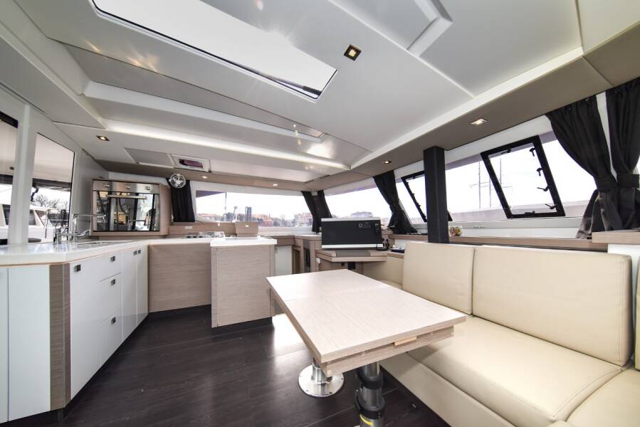 Fountaine Pajot Astrea 42