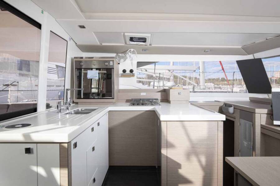 Fountaine Pajot Astrea 42