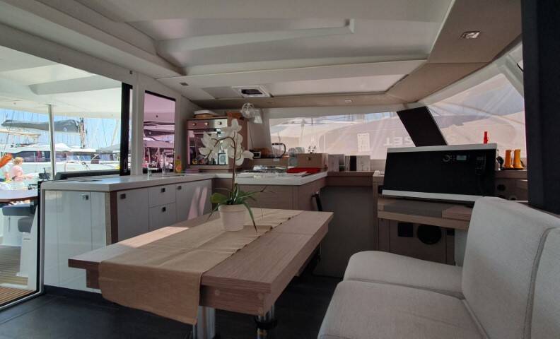 Fountaine Pajot Astrea 42