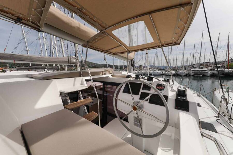 Fountaine Pajot Astrea 42