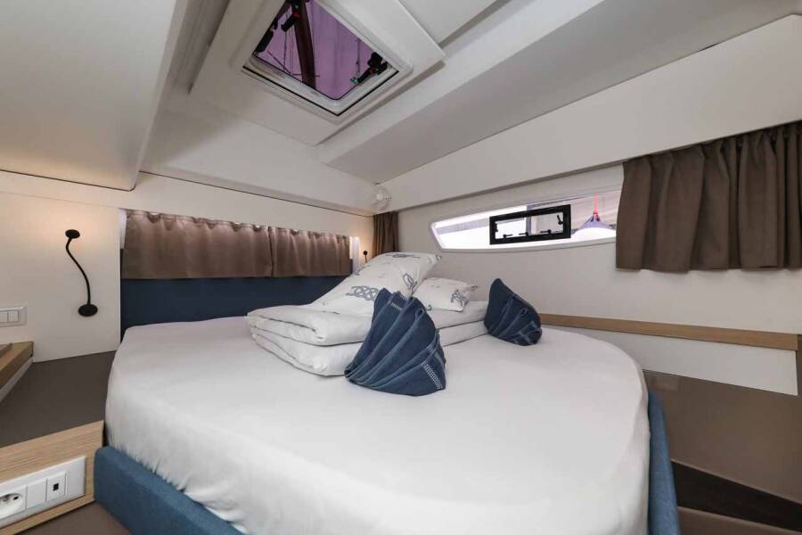 Fountaine Pajot Astrea 42