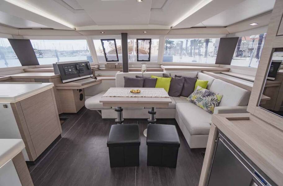 Fountaine Pajot Astrea 42