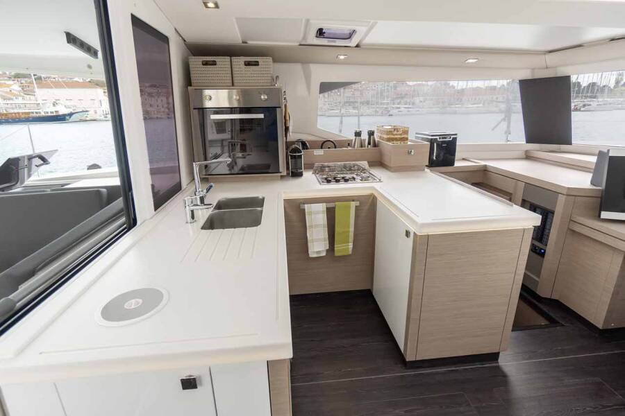 Fountaine Pajot Astrea 42