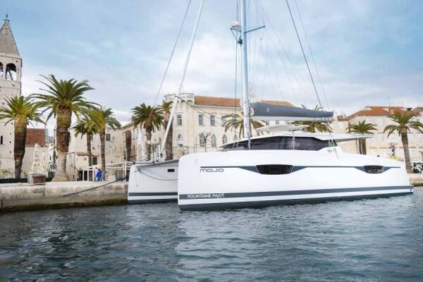 Fountaine Pajot Astrea 42