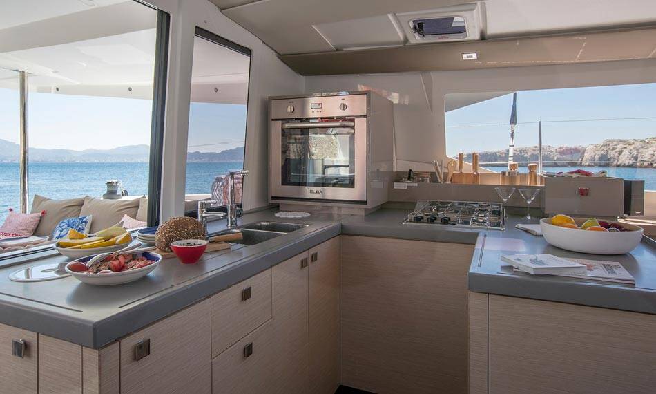 Fountaine Pajot Astrea 42