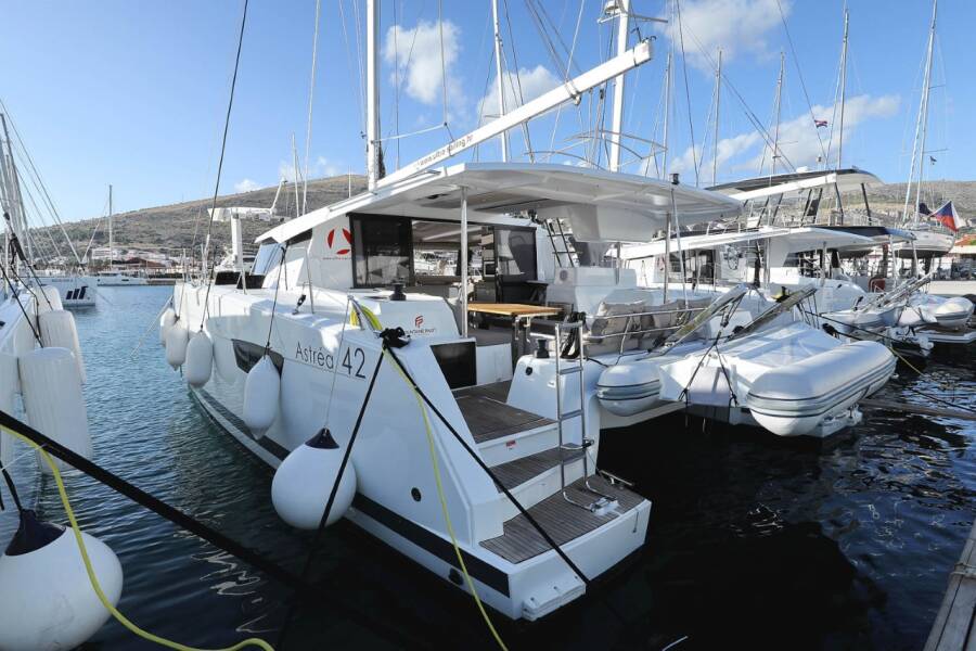 Fountaine Pajot Astrea 42