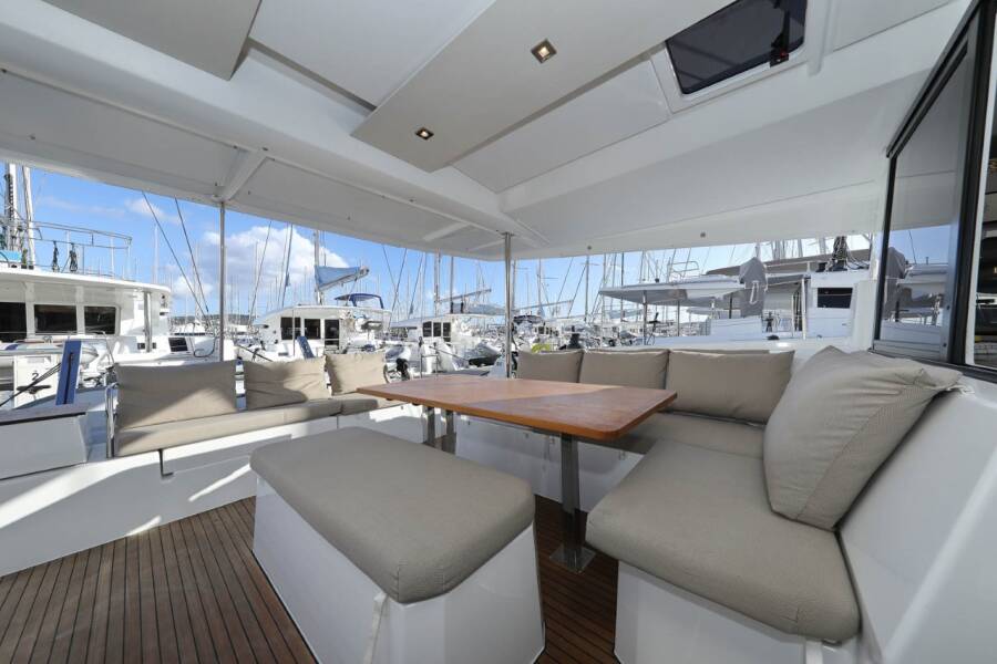 Fountaine Pajot Astrea 42