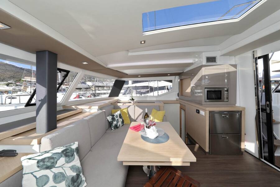 Fountaine Pajot Astrea 42