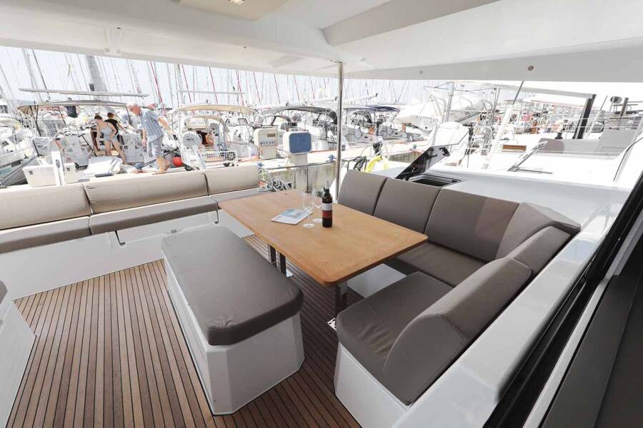 Fountaine Pajot Astrea 42