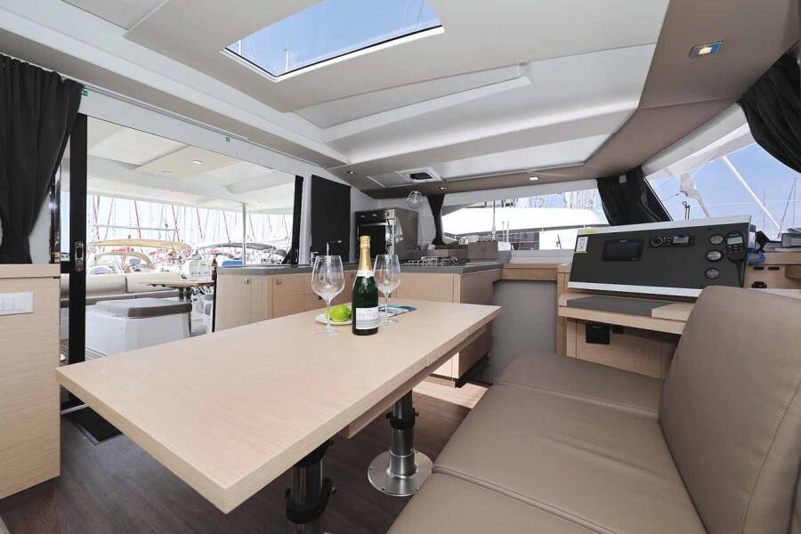 Fountaine Pajot Astrea 42