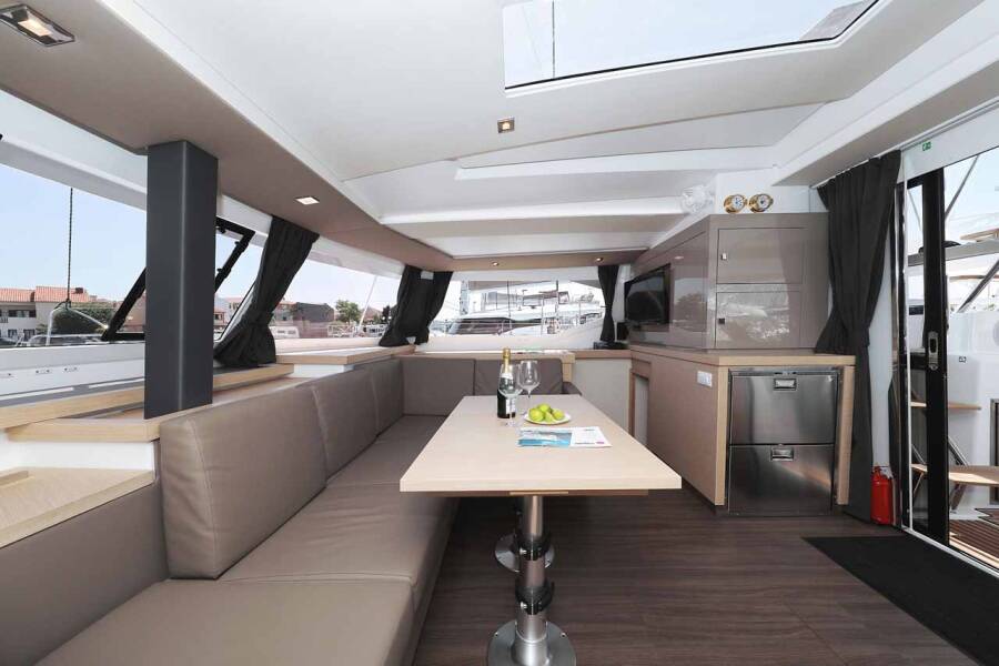 Fountaine Pajot Astrea 42