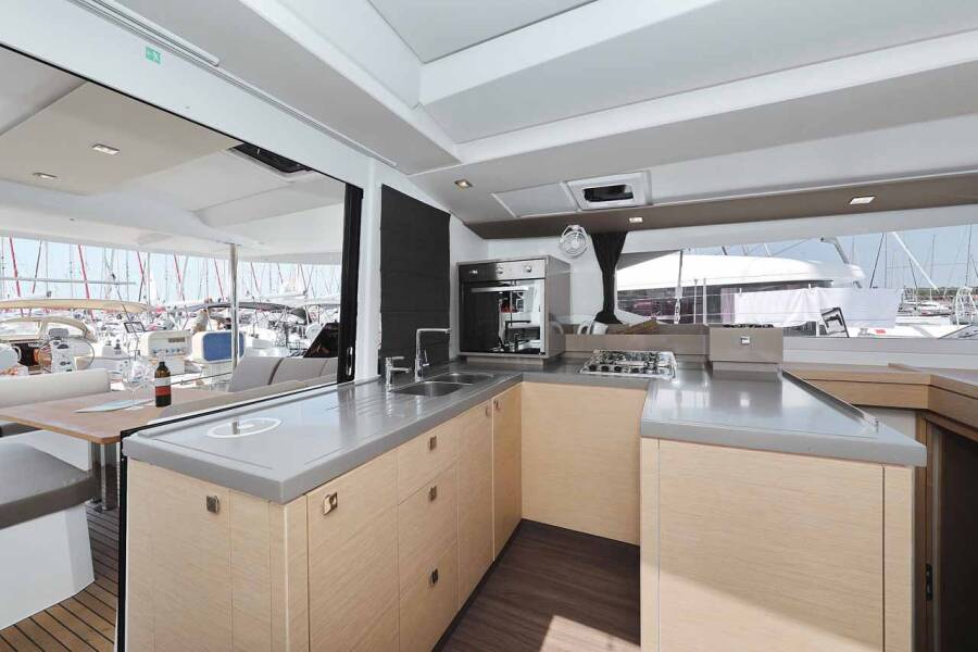 Fountaine Pajot Astrea 42