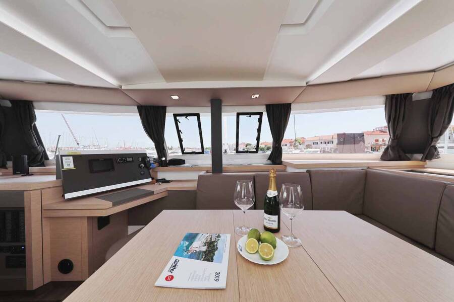 Fountaine Pajot Astrea 42