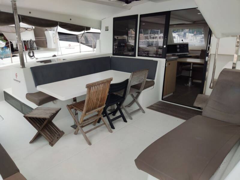 Fountaine Pajot Lucia 40