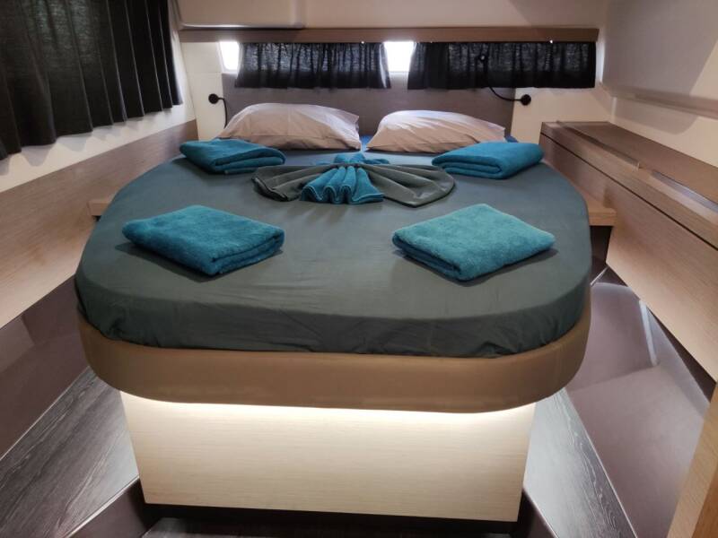 Fountaine Pajot Lucia 40