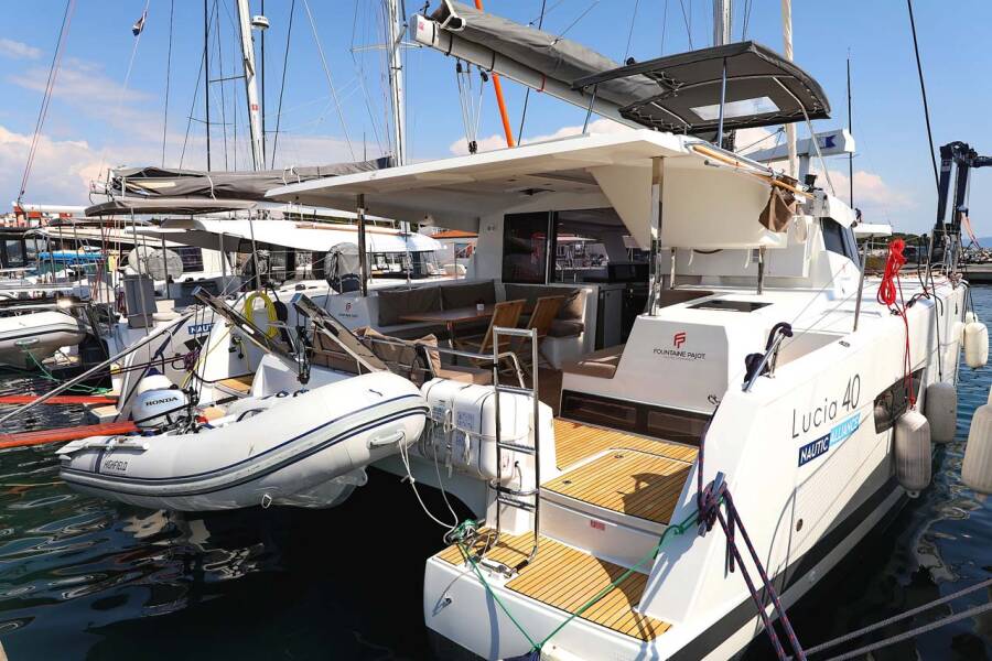 Fountaine Pajot Lucia 40