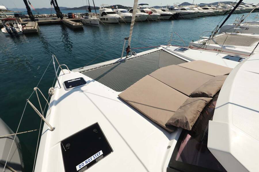 Fountaine Pajot Lucia 40