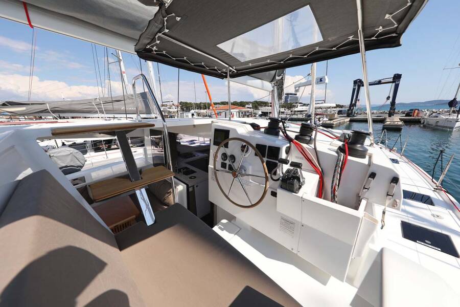 Fountaine Pajot Lucia 40