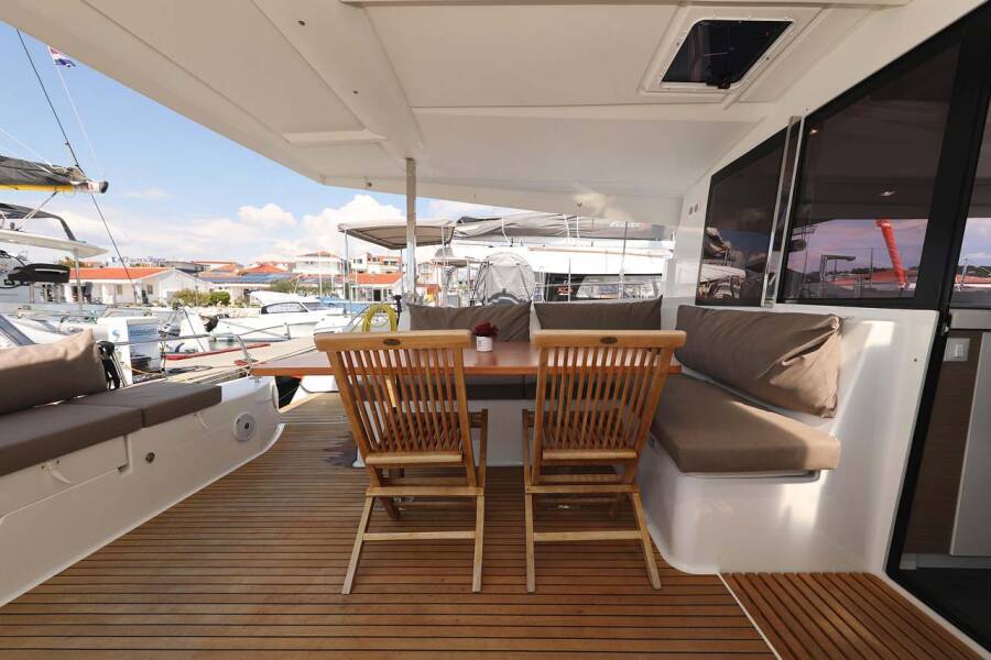 Fountaine Pajot Lucia 40