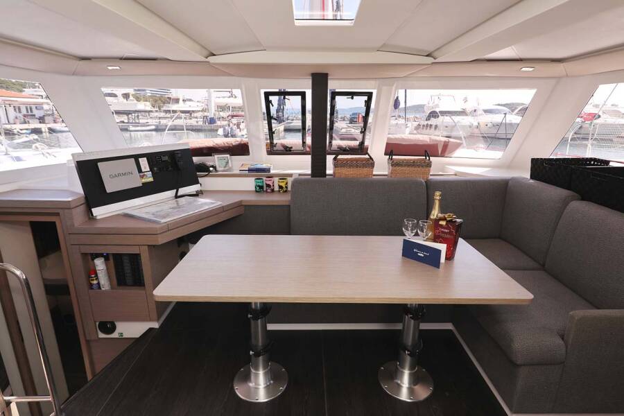 Fountaine Pajot Lucia 40