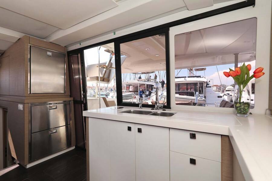 Fountaine Pajot Lucia 40