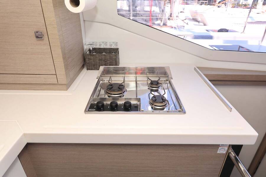 Fountaine Pajot Lucia 40