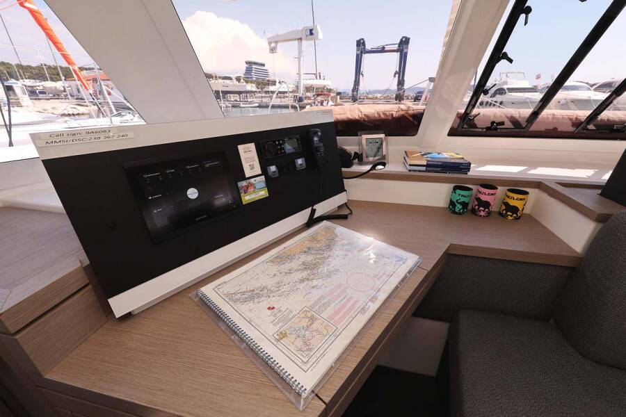 Fountaine Pajot Lucia 40