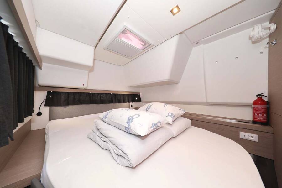 Fountaine Pajot Lucia 40