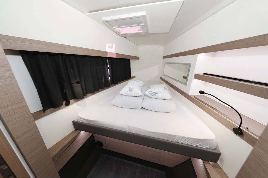 Fountaine Pajot Lucia 40