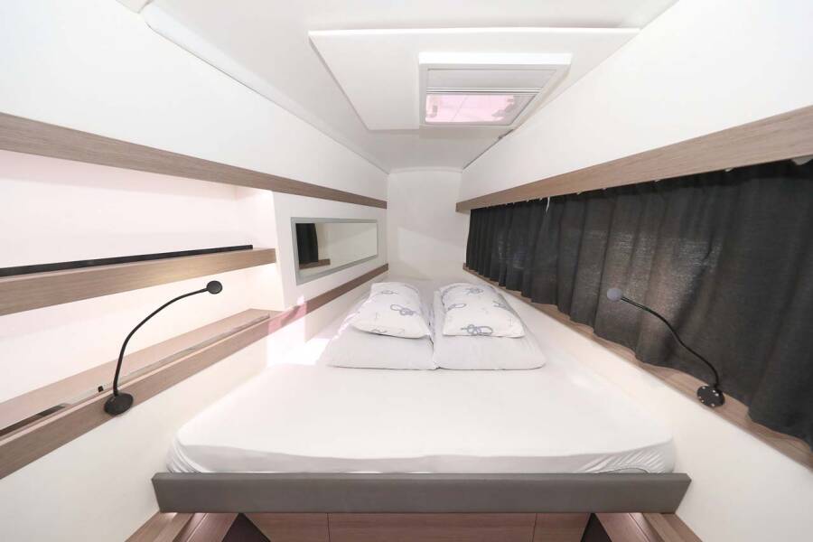 Fountaine Pajot Lucia 40