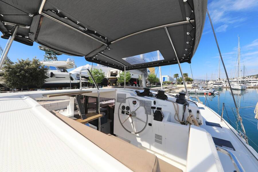 Fountaine Pajot Lucia 40