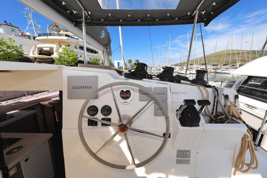 Fountaine Pajot Lucia 40