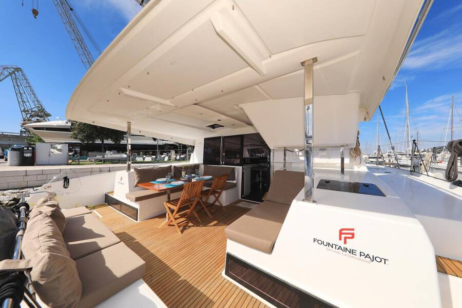 Fountaine Pajot Lucia 40